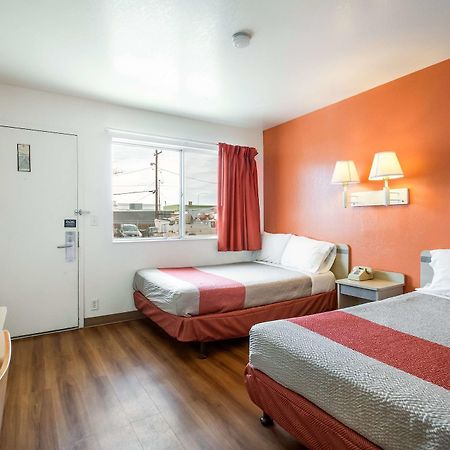 Motel 6 Уендоувър Екстериор снимка