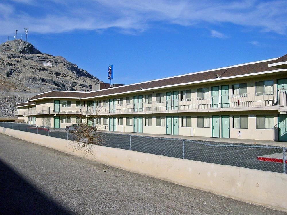 Motel 6 Уендоувър Екстериор снимка