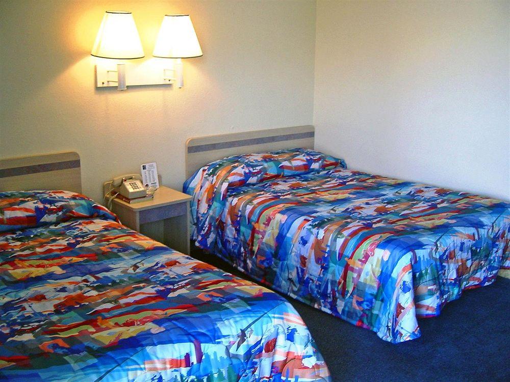 Motel 6 Уендоувър Екстериор снимка