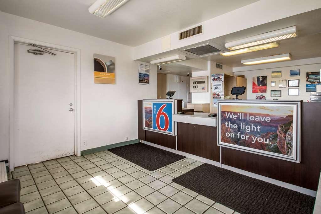 Motel 6 Уендоувър Интериор снимка