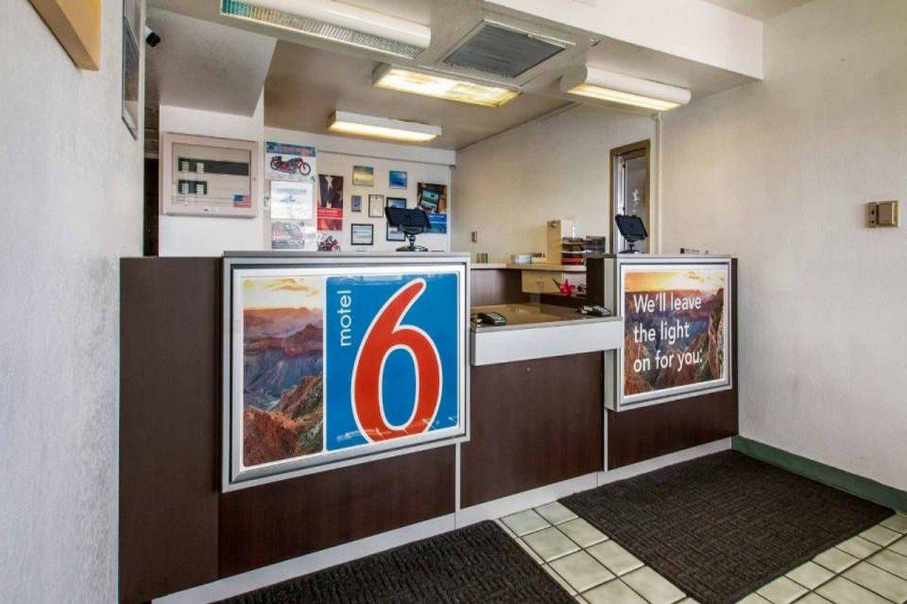 Motel 6 Уендоувър Екстериор снимка