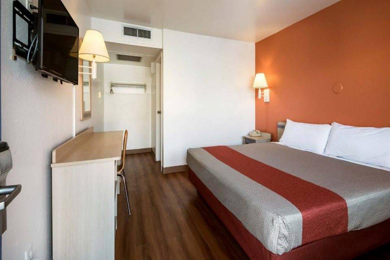 Motel 6 Уендоувър Екстериор снимка